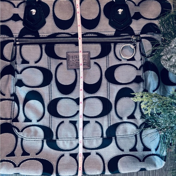 Coach Poppy Tote - Picture 7 of 12